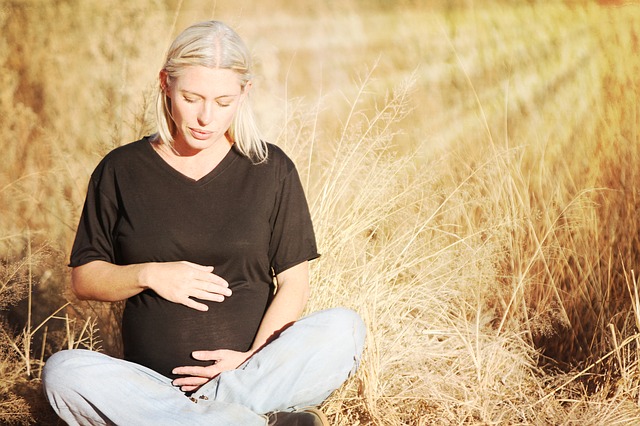W ciąży latem – na co uważać?