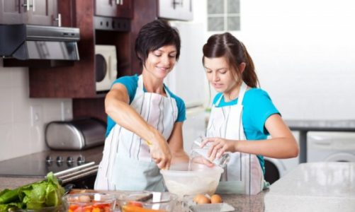 Wspólne gotowanie z nastolatkiem – najlepsza lekcja zdrowego odżywiania