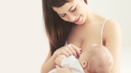 Mity na temat karmienia piersią Dziecko, LIFESTYLE - Karmienie piersią niesie ze sobą liczne korzyści zarówno dla nowonarodzonego maluszka jak i jego mamy. Nie zawsze jest jednak łatwe, ponieważ narosło wokół niego wiele mitów, z którymi trzeba się rozprawić.