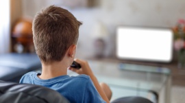 Czy rodzice wiedzą, co oglądają ich dzieci w telewizji? Dziecko, LIFESTYLE - Choć większość opiekunów (70%) deklaruje, że pilnuje czasu, który ich pociechy spędzają przed telewizorem, 42% z nich nie kontroluje oglądanych przez dzieci treści - wynika z badań zleconych przez Cartoon Network.