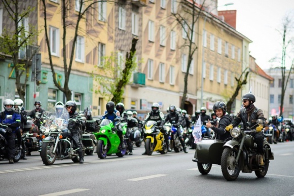Motocykliści sprawią, że na Rynku Kościuszki poleje się krew Dziecko, LIFESTYLE - Kolejny raz białostoccy motocykliści organizują imprezę, której celem jest zbiórka krwi potrzebnej chorym dzieciom.