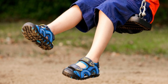 O dziecięcych sandałach słów kilka Dziecko, LIFESTYLE - Czas najwyższy rozejrzeć się za dziecięcymi sandałkami! Kanadyjska marka Kamik przedstawia trzy modele, które doskonale sprawdzą się w czasie wakacyjnych przygód.
