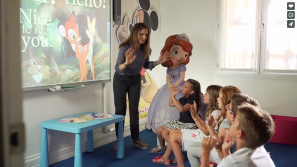 Nauka języka angielskiego połączona z zabawą dzięki Disney English! Dziecko, LIFESTYLE - Od początku października w sieciach szkół języków obcych Profi-Lingua oraz Empik School w 28 miastach ruszają kursy języka angielskiego dla dzieci w wieku 4-7 lat prowadzone metodą Disney English.