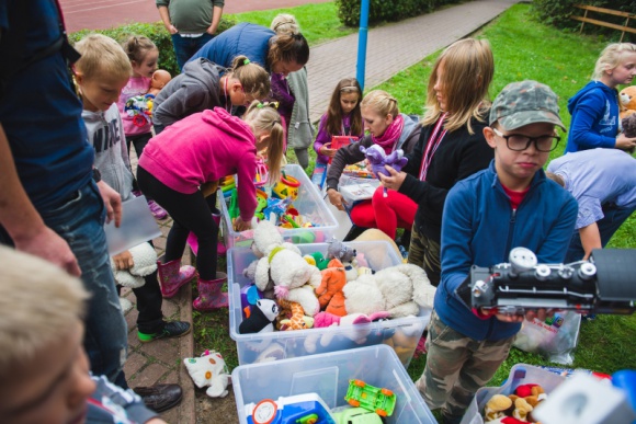 Wielkie szczęście maluchów. Klienci Avenidy Poznań z pomocą dzieciom Dziecko, LIFESTYLE - Finał akcji "Dzieci dzieciom". Dzieciaki ze Stowarzyszenia Zastępczego Rodzicielstwa – Oddział Wielkopolski otrzymały kilkaset zabawek!