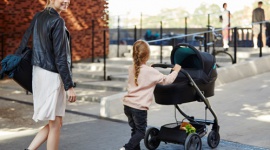 Jesienny spacer z wózkiem – poradnik aktywnego rodzica
