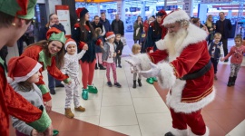 Spotkanie łódzkich Mikołajów w Porcie Łódź Dziecko, LIFESTYLE - Zbliża się jeden najpiękniejszych dni w roku – Boże Narodzenie. To też jedyny czas, kiedy Święty Mikołaj i jego liczni pomocnicy odwiedzają nasze domy by wręczyć dzieciom prezenty.