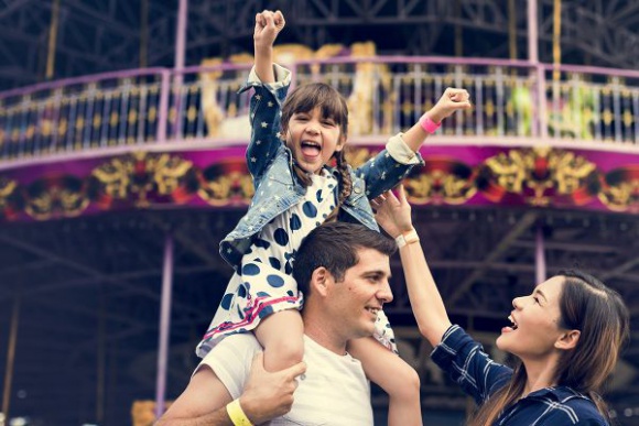 Aktywna rodzina, bliskie relacje Dziecko, LIFESTYLE - Mamy deficyt rodzinnych rozmów, wycieczek, zabaw. Brakuje nam poczucia jedności, które dają wspólne przeżycia i działania. Dlatego trzeba do nich zachęcać, pokazując, jak wspaniale potrafią wzmocnić relacje w rodzinie.