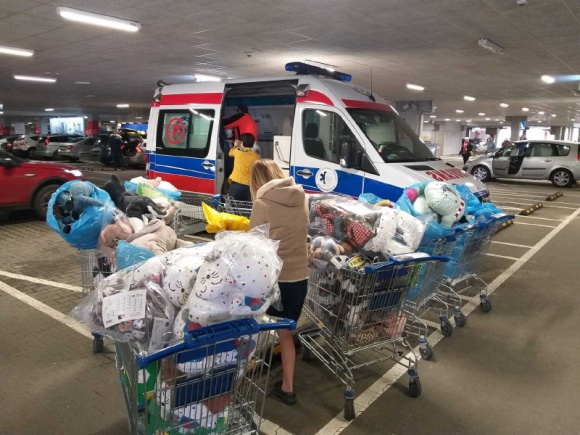 Ikano Bank przekazał małym pacjentom prawie 500 pluszaków Dziecko, LIFESTYLE - Ikano Bank dołączył do zbiórki pluszaków, którą zorganizowały sklepy IKEA w Poznaniu i Bydgoszczy w ramach międzynarodowej kampanii społecznej „Zabawa to poważna sprawa”.