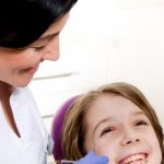Pierwsze zęby u dziecka – jak o nie dbać, by uniknąć problemów w przyszłości?