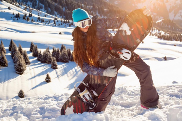 W górach na nartach, czyli jak polscy uczniowie spędzają zimową przerwę Dziecko, LIFESTYLE - Rodzice rzadziej wysyłają dzieci na ferie niż na wakacyjne kolonie. Jak wynika z danych Biura Podróży i Turystyki Almatur zimowy wypoczynek stanowi zaledwie 7% letnich wyjazdów.