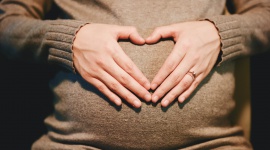 Przyszła mamo, czy wybrałaś już swoją położną? Dziecko, LIFESTYLE - Nie każda kobieta przygotowująca się do porodu wie, że może skorzystać również z opieki położnej od początku do końca trwania ciąży. Na czym zatem polega taka opieka?