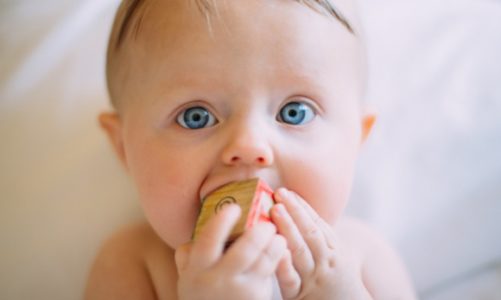 Jak zachęcić niemowlę do poznawania różnorodnych smaków?