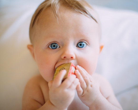 Jak zachęcić niemowlę do poznawania różnorodnych smaków?