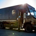 UPS przyspiesza dostawy testów na koronawirusa