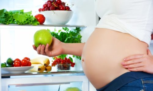 Zdrowe śniadanie kobiety w ciąży nie tylko od święta