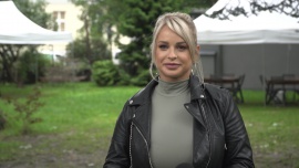 Paula Tumala: Mam kompleksy i chciałabym wyglądać zupełnie inaczej LIFESTYLE, Uroda - Modelka nie ukrywa, że nie jest zadowolona ze swojego powrotu do formy po porodzie. Tu i ówdzie pozostały jeszcze dodatkowe kilogramy i trudno jest jej się ich pozbyć. Podkreśla też, że w obecnej sytuacji opieka nad córeczkami pochłania jej wiele czasu, a kiedy znajdzie się już wolna chwila, to jest zbyt zmęczona, by zadbać o siebie. Najbardziej doskwiera jej brak snu.