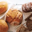36 kilogramów chleba zjada rocznie statystyczny Polak: jak wybrać ten najzdrowszy?