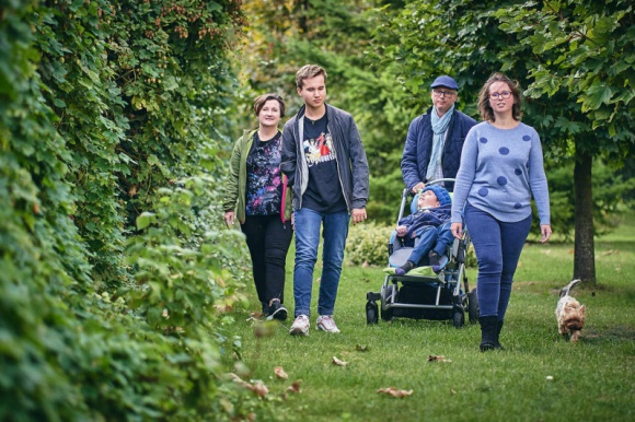 Pomimo wszystko… Dziecko, LIFESTYLE - Rodzin z trójką dzieci jest wiele, a wśród nich są te niezwykłe – takie jak rodzina Oczkowskich, w której jest zdrowa mama, zdrowy tata i trójka rodzeństwa z niepełnosprawnościami.