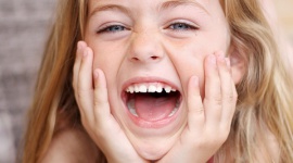 Jak zadbać o zęby dziecka i zachęcić dzieci do regularnej higieny jamy ustnej Dziecko, LIFESTYLE - Dbałość o higienę jamy ustnej u dzieci zaczyna się już na etapie niemowlęcym, od pielęgnacji jeszcze nieuzębionych dziąseł maluszka.